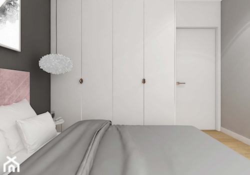 W pudrowym różu - Średnia biała czarna szara sypialnia na poddaszu, styl nowoczesny - zdjęcie od PIKA DESIGN