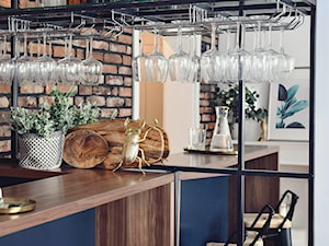 Mieszkanie 60m2 - Mała beżowa biała jadalnia w kuchni, styl skandynawski - zdjęcie od MaNaZa