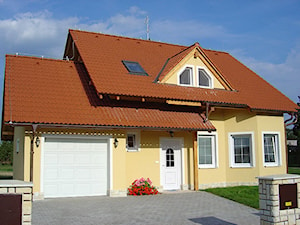 jljk - Średnie jednopiętrowe domy jednorodzinne tradycyjne murowane z dwuspadowym dachem - zdjęcie od Michal Tvrzník