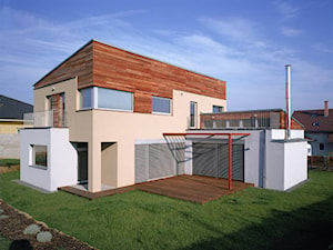 jljk - Duże jednopiętrowe nowoczesne domy jednorodzinne murowane z jednospadowym dachem - zdjęcie od Michal Tvrzník