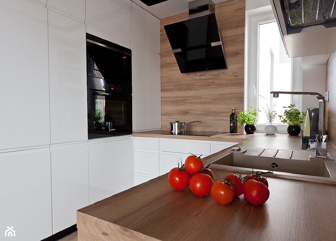 kuchnia w stylu skandynawskim, drewniane blaty kuchenne