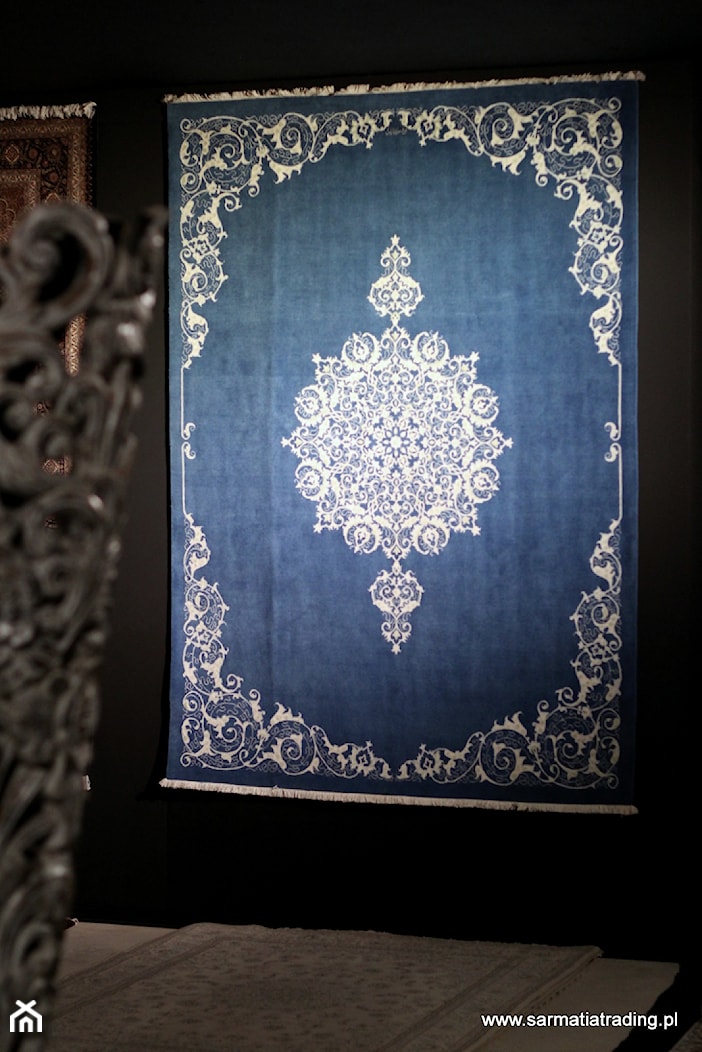 Ekspozycja dywanów w salonie Sarmatia - zdjęcie od Sarmatia Trading - Awangardowe Wyposażenie Wnętrz - Homebook