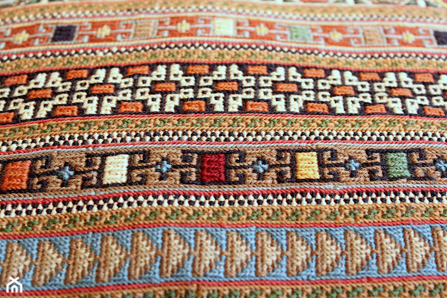 Dywany perskie Sirdżan jako ozdobne poduchy - zdjęcie od Sarmatia Trading - Awangardowe Wyposażenie Wnętrz