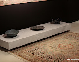 Ekspozycja mebli i dywanów w salonie Sarmatia - zdjęcie od Sarmatia Trading - Awangardowe Wyposażenie Wnętrz - Homebook
