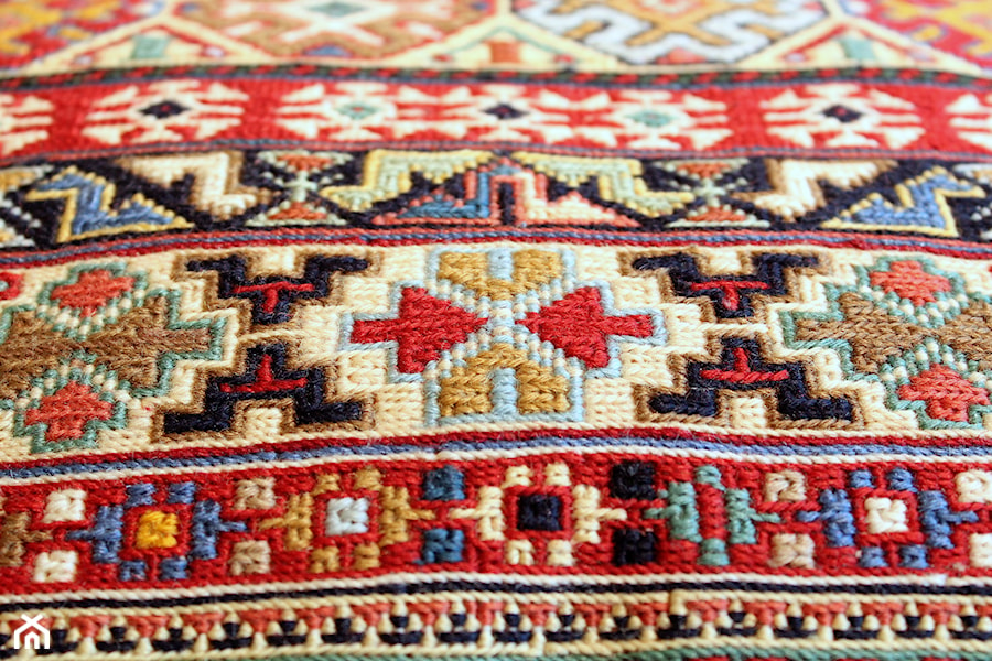 Dywany perskie Sirdżan jako ozdobne poduszki - zdjęcie od Sarmatia Trading - Awangardowe Wyposażenie Wnętrz