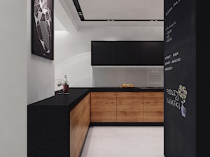 projekt 11 - Duża otwarta biała kuchnia w kształcie litery l z kompozytem na ścianie nad blatem kuchennym, styl nowoczesny - zdjęcie od PASS architekci