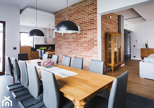 dom z cegłą - Duża beżowa biała jadalnia jako osobne pomieszczenie, styl nowoczesny - zdjęcie od pracowania projektowa Danieli Czachowskiej