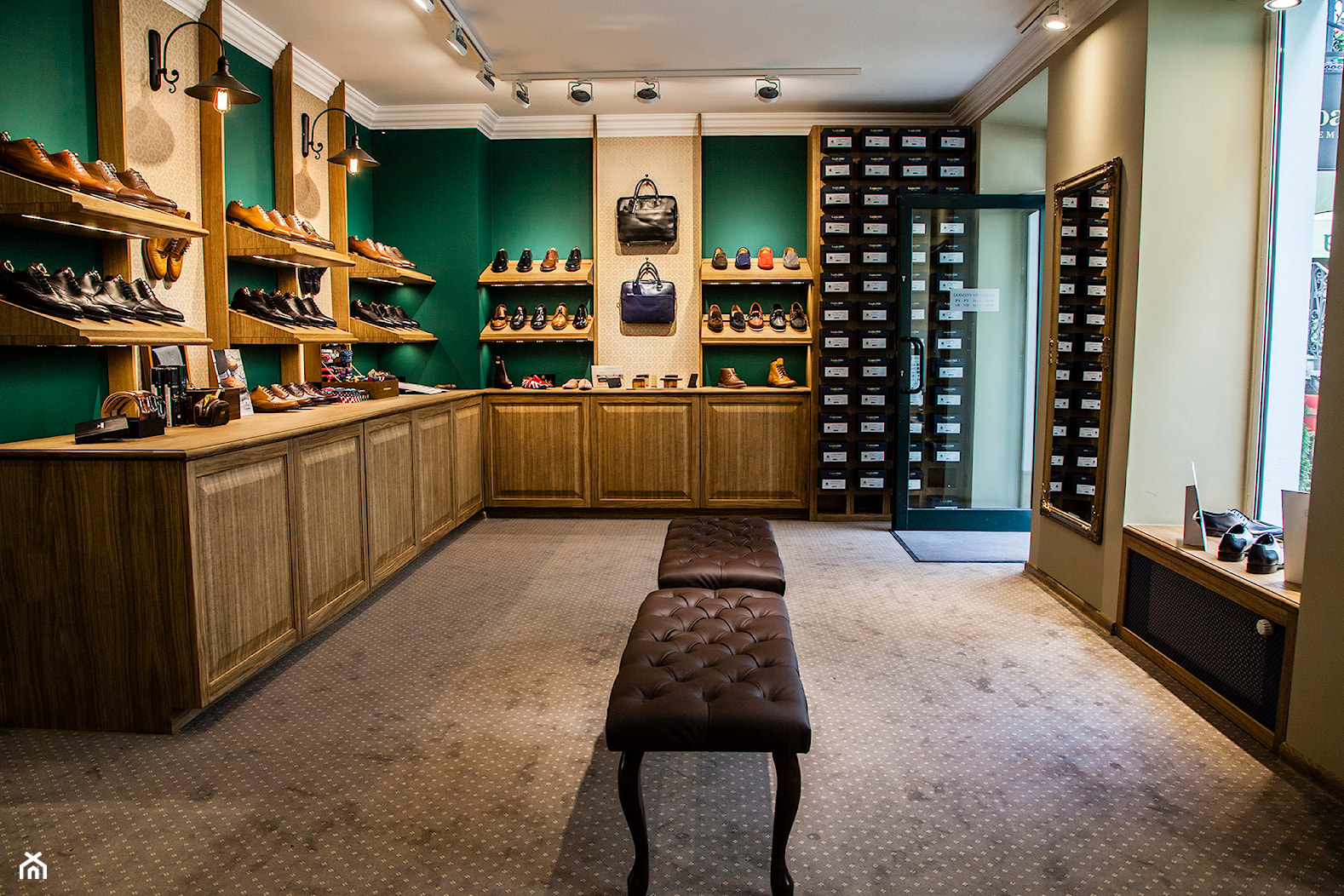 Loake Shoemakers Warszawa - zdjęcie od 370studio - Homebook