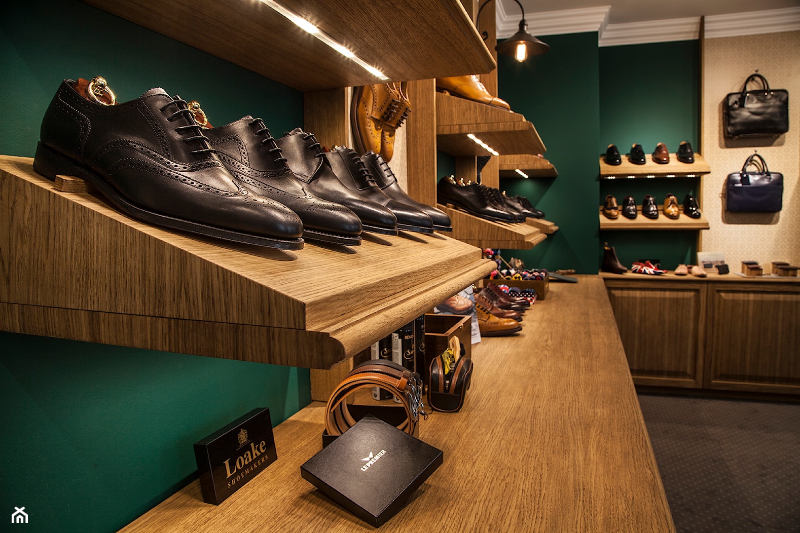 Loake Shoemakers Warszawa - zdjęcie od 370studio - Homebook