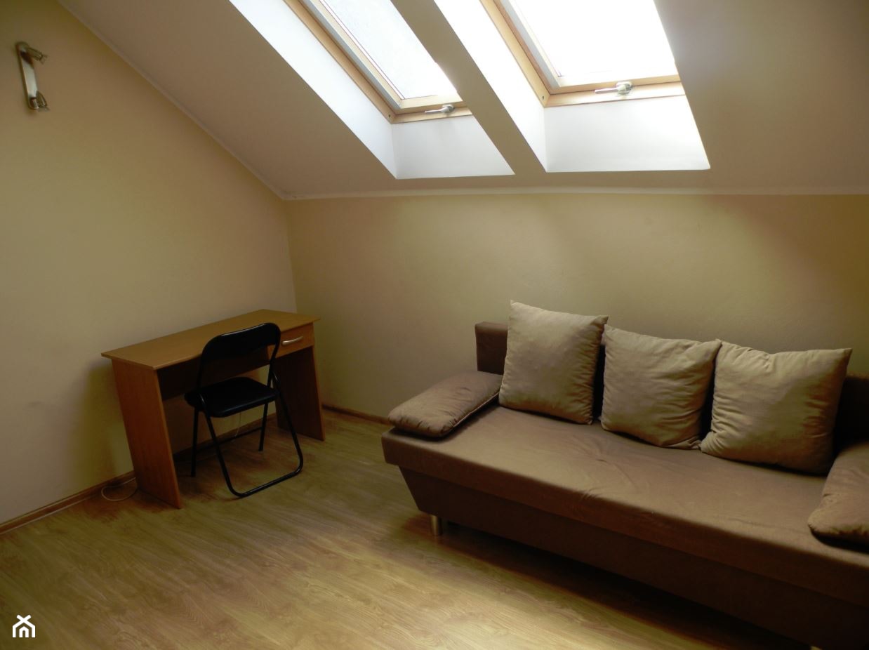 Ciemny pokój na poddaszu po wstawieniu okien połaciowych - zdjęcie od cyntia.lenart - Homebook