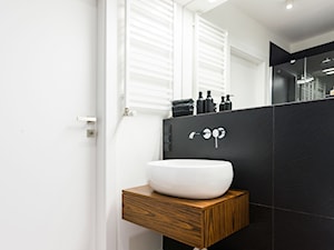 realizacja mieszkania w Luboniu - Mała z punktowym oświetleniem łazienka, styl minimalistyczny - zdjęcie od marina suchorska architektura wnętrz