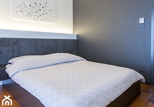 projekt mieszkania w Luboniu - Mała biała szara sypialnia, styl minimalistyczny - zdjęcie od marina suchorska architektura wnętrz