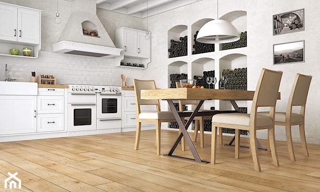 drewniana podłoga i białe meble w kuchni