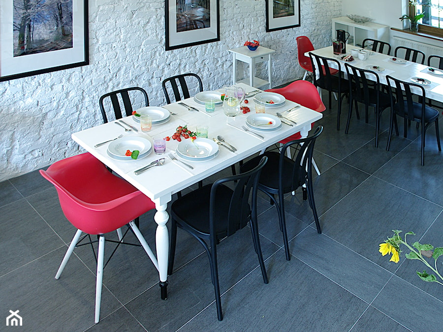 Siedlisko Lecą Żurawie - Średnia szara jadalnia jako osobne pomieszczenie, styl nowoczesny - zdjęcie od Studio Projektowe RoRO interior + design