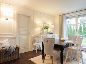 Mieszkanie w Warszawie w stylu New England - Średnia biała jadalnia w salonie, styl tradycyjny - zdjęcie od WWW.STUDIO-INACZEJ.PL