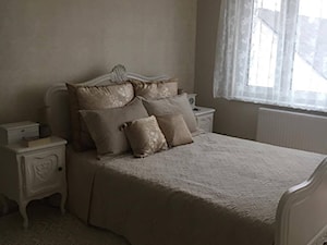 NASZ DOMEK - Średnia beżowa sypialnia - zdjęcie od olenkm