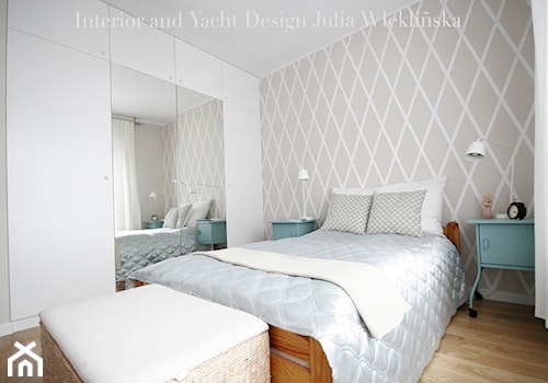 Mieszkanie w Gdańsku na Ujeścisku - Średnia beżowa biała sypialnia, styl nowoczesny - zdjęcie od WLEKLIŃSKA WNĘTRZA