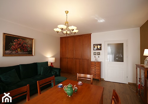 Apartament w złocie w Gdyni - Średni biały salon, styl tradycyjny - zdjęcie od WLEKLIŃSKA WNĘTRZA