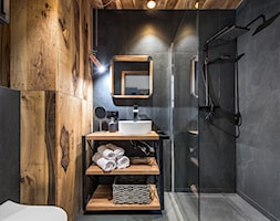 Projekt mieszkania 27m2 - Mała bez okna z lustrem z marmurową podłogą z punktowym oświetleniem łazie ... - zdjęcie od AnEd Design - stylizacja wnętrz/home staging/fotografia wnętrz - Homebook