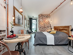 Projekt mieszkania 27m2 - Duża biała sypialnia, styl industrialny - zdjęcie od AnEd Design - stylizacja wnętrz/home staging/fotografia wnętrz