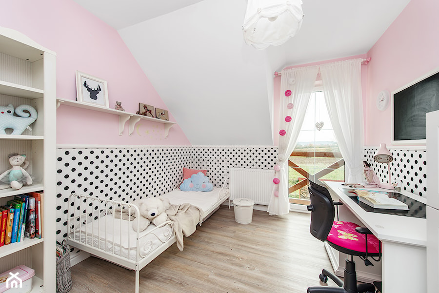Stylizacja i fotografia wnętrz - Średni biały różowy pokój dziecka dla dziecka dla nastolatka dla chłopca dla dziewczynki, styl skandynawski - zdjęcie od AnEd Design - stylizacja wnętrz/home staging/fotografia wnętrz