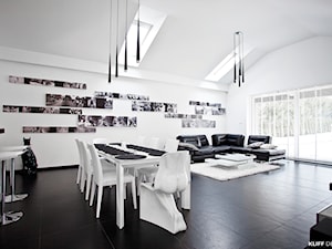 BLACK & WHITE metamorfoza - Duża biała szara jadalnia w salonie, styl nowoczesny - zdjęcie od KLIFF DESIGN
