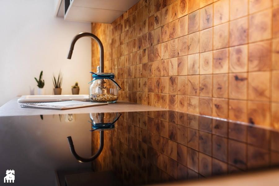 drewniane mozaiki, drewniane płytki, ściana w kuchni