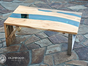 coffee table with glass like a river/ Stolik z niebieską szybą - zdjęcie od Old Wood Design