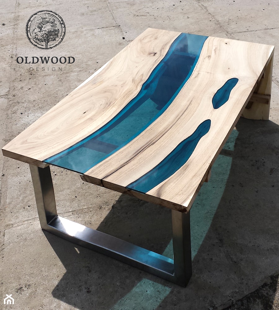 coffee table with glass like a river/ Stolik z niebieską szybą - zdjęcie od Old Wood Design