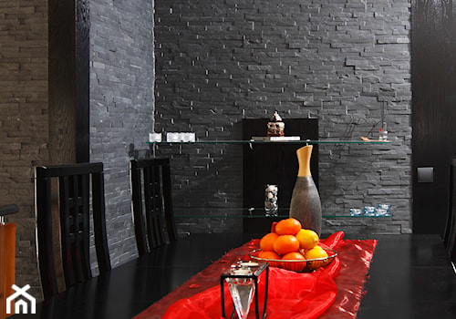 Kamień naturalny Grey - Mała czarna jadalnia jako osobne pomieszczenie - zdjęcie od STEGU