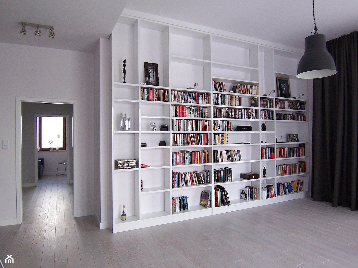Biala przestrzeń - zdjęcie od Pracownia projektowania wnętrz Beata Lukas - Homebook