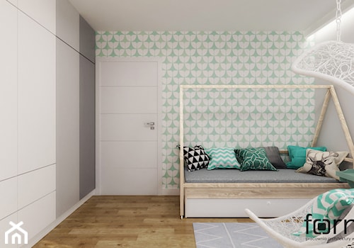 POKÓJ LENKI - Mały biały szary zielony pokój dziecka dla dziecka dla nastolatka dla chłopca dla dziewczynki, styl skandynawski - zdjęcie od FORMA - Pracownia Architektury Wnętrz