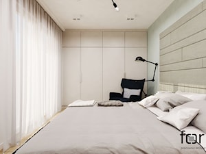 SYPIALNIA LUBLIN - Średnia beżowa szara sypialnia, styl nowoczesny - zdjęcie od FORMA - Pracownia Architektury Wnętrz
