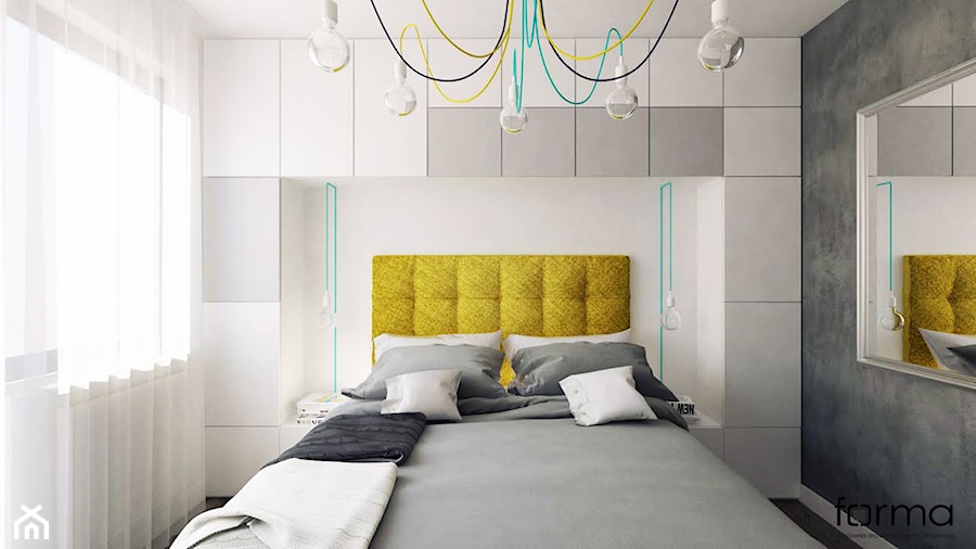 SYPIALNIA - Mała biała szara z panelami tapicerowanymi sypialnia z balkonem / tarasem, styl minimalistyczny - zdjęcie od FORMA - Pracownia Architektury Wnętrz