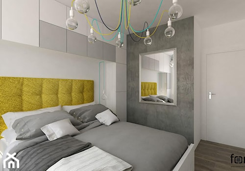 SYPIALNIA - Średnia biała szara sypialnia, styl minimalistyczny - zdjęcie od FORMA - Pracownia Architektury Wnętrz