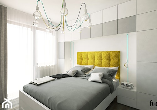 SYPIALNIA - Mała biała szara sypialnia z balkonem / tarasem, styl minimalistyczny - zdjęcie od FORMA - Pracownia Architektury Wnętrz