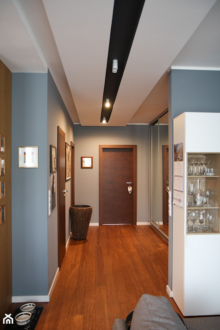 MIOKO korytarz z podwieszanym sufitem - zdjęcie od MIOKO - Homebook