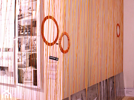 Aranżacje wnętrz - Wnętrza publiczne: Instalacja String Out! w Kuratorium - Wnętrza publiczne, styl nowoczesny - OneOnes Creative Studio. Przeglądaj, dodawaj i zapisuj najlepsze zdjęcia, pomysły i inspiracje designerskie. W bazie mamy już prawie milion fotografii!