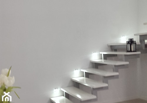 Mieszkanie na poddaszu - Schody wachlarzowe drewniane metalowe, styl nowoczesny - zdjęcie od marcelina89