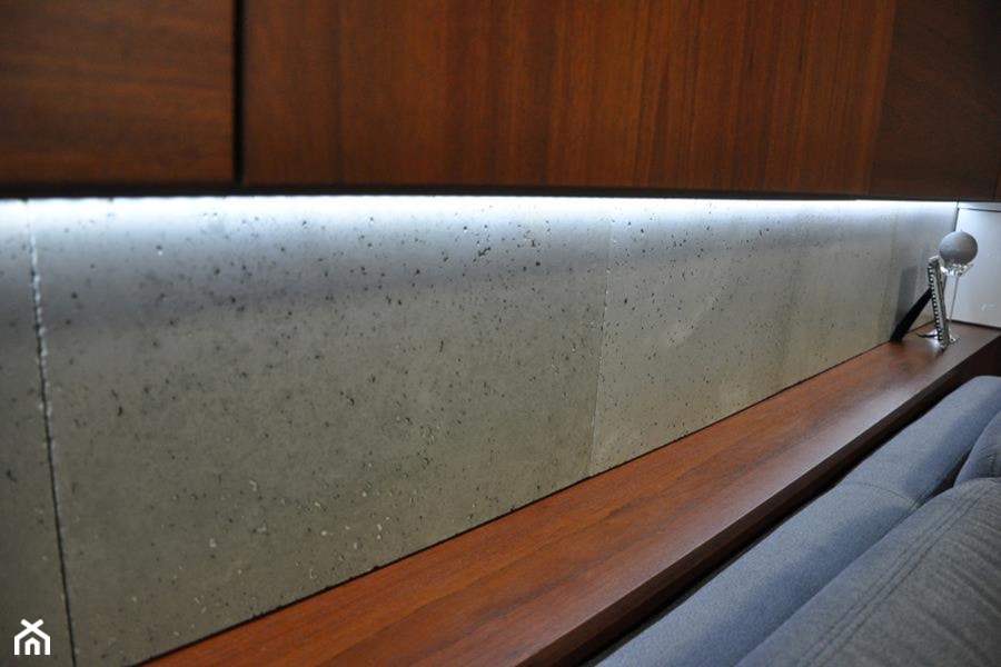 Beton i drewno podkreślone popielą i białym szkłem - zdjęcie od innout