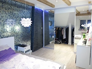 Mieszkanie w starej kamienicy w Gdańsku - Mała otwarta garderoba przy sypialni - zdjęcie od judyta0987