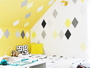 Metamorfoza pokoju Soni - Średni biały szary żółty pokój dziecka dla dziecka dla chłopca dla dziewczynki, styl nowoczesny - zdjęcie od Baba Ma Dom