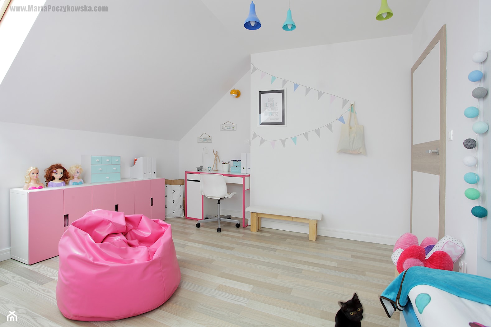 Metamorfoza pokoju Leny - Średni biały pokój dziecka dla dziecka dla dziewczynki, styl skandynawski - zdjęcie od Baba Ma Dom - Homebook