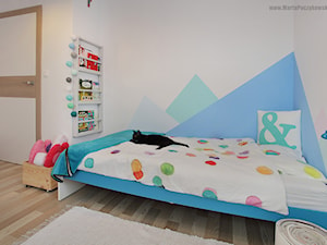 Metamorfoza pokoju Leny - Średni biały niebieski pokój dziecka dla dziecka dla nastolatka dla chłopca dla dziewczynki, styl skandynawski - zdjęcie od Baba Ma Dom