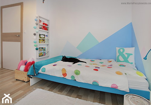 Metamorfoza pokoju Leny - Średni biały niebieski pokój dziecka dla dziecka dla nastolatka dla chłopca dla dziewczynki, styl skandynawski - zdjęcie od Baba Ma Dom