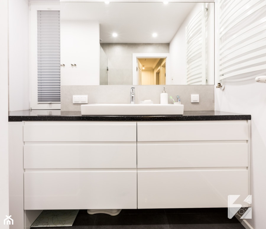 Nowoczesne meble do mieszkania - Bez okna z punktowym oświetleniem łazienka, styl nowoczesny - zdjęcie od 3TOP KUCHNIE - Homebook
