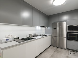 Mała kuchnia na wymiar w kolorach biało-szarych - zdjęcie od 3TOP KUCHNIE