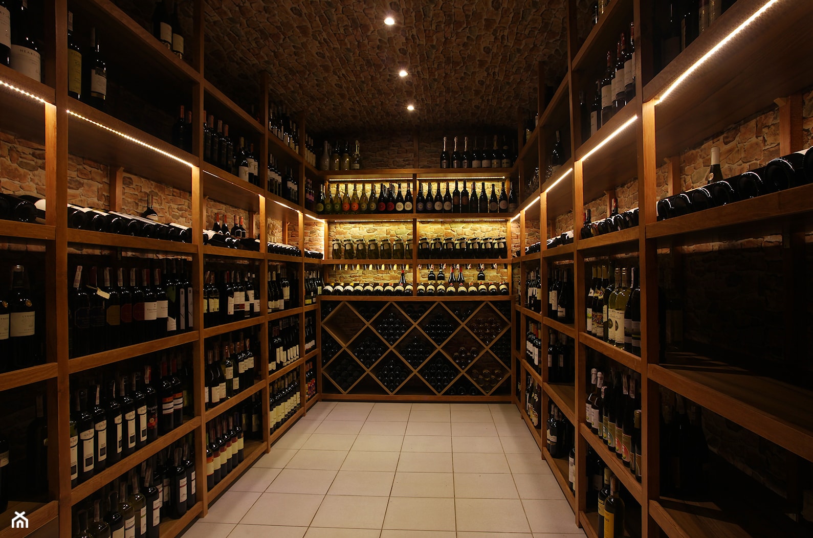 Meble na wymiar do winiarni - Wnętrza publiczne - zdjęcie od 3TOP KUCHNIE - Homebook