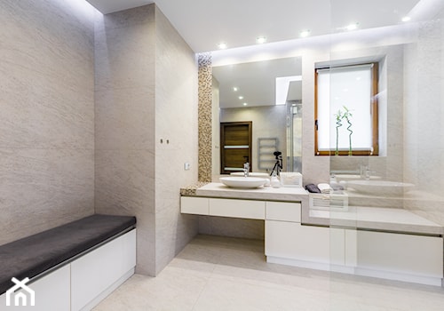 Nowoczesny dom - Duża jako pokój kąpielowy z punktowym oświetleniem łazienka z oknem, styl nowoczesny - zdjęcie od 3TOP KUCHNIE