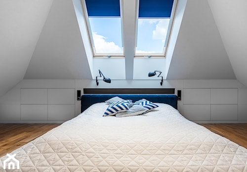 Nowoczesny dom - Średnia biała sypialnia na poddaszu, styl nowoczesny - zdjęcie od 3TOP KUCHNIE